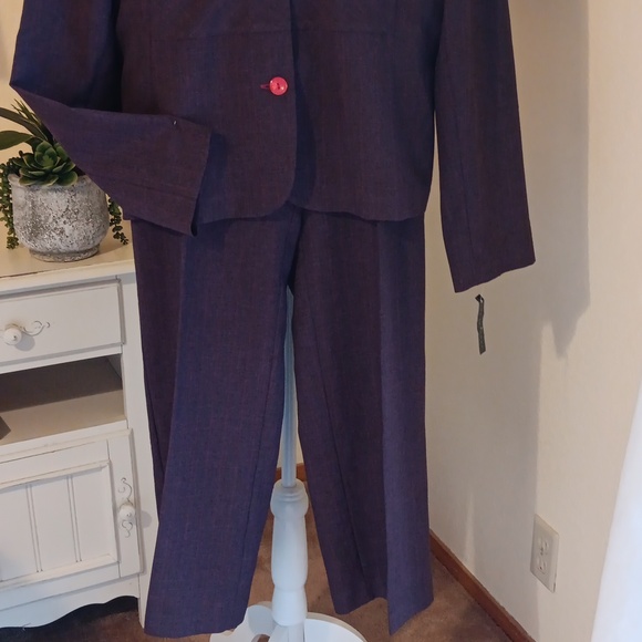 NWT. Courtenay Two Piece Brown Suit. - Picture 13 of 15